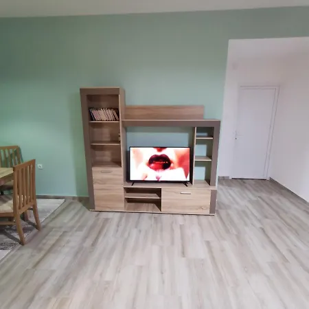 Apartment Crown