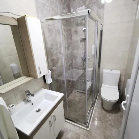 Crown Apartment *