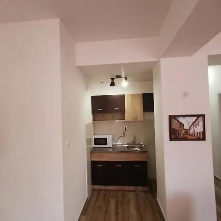 Crown Apartment *